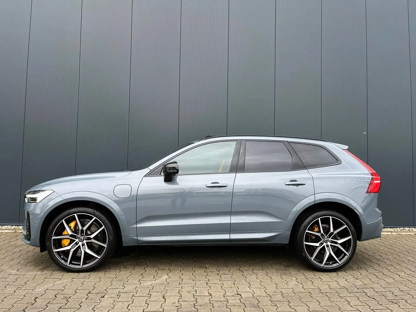 Volvo XC60 2.0 T8 AWD Polestar 405pk / B&W / 22 inch 2.0 T8 A - 2