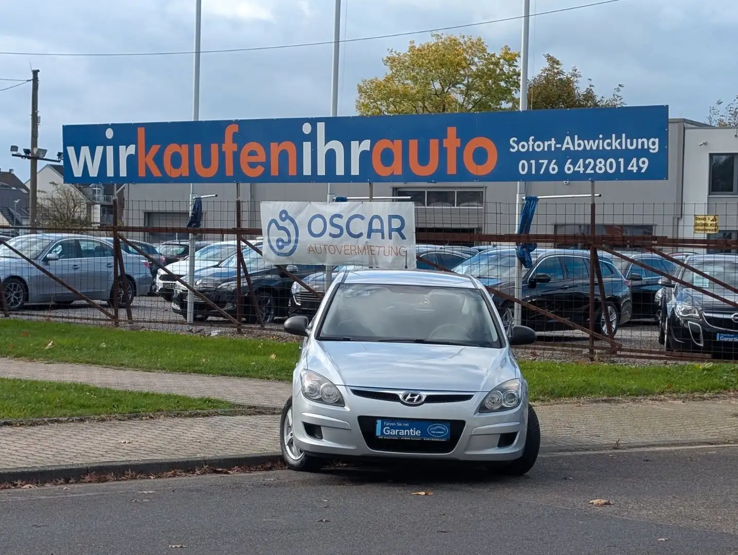 Hyundai i30 Edition+*1-HAND*KLIMA*ZV-FUNK*RADIO-CD !! Silber - 1