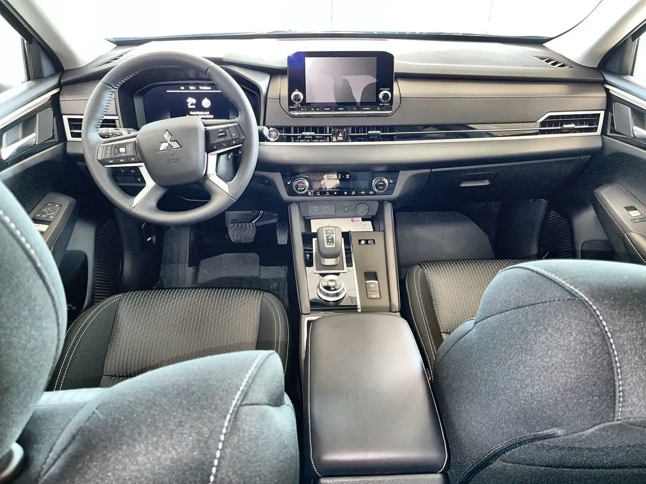 Mitsubishi Outlander снимка Mitsubishi Outlander