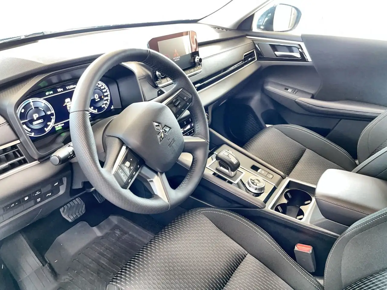 Mitsubishi Outlander снимка Mitsubishi Outlander