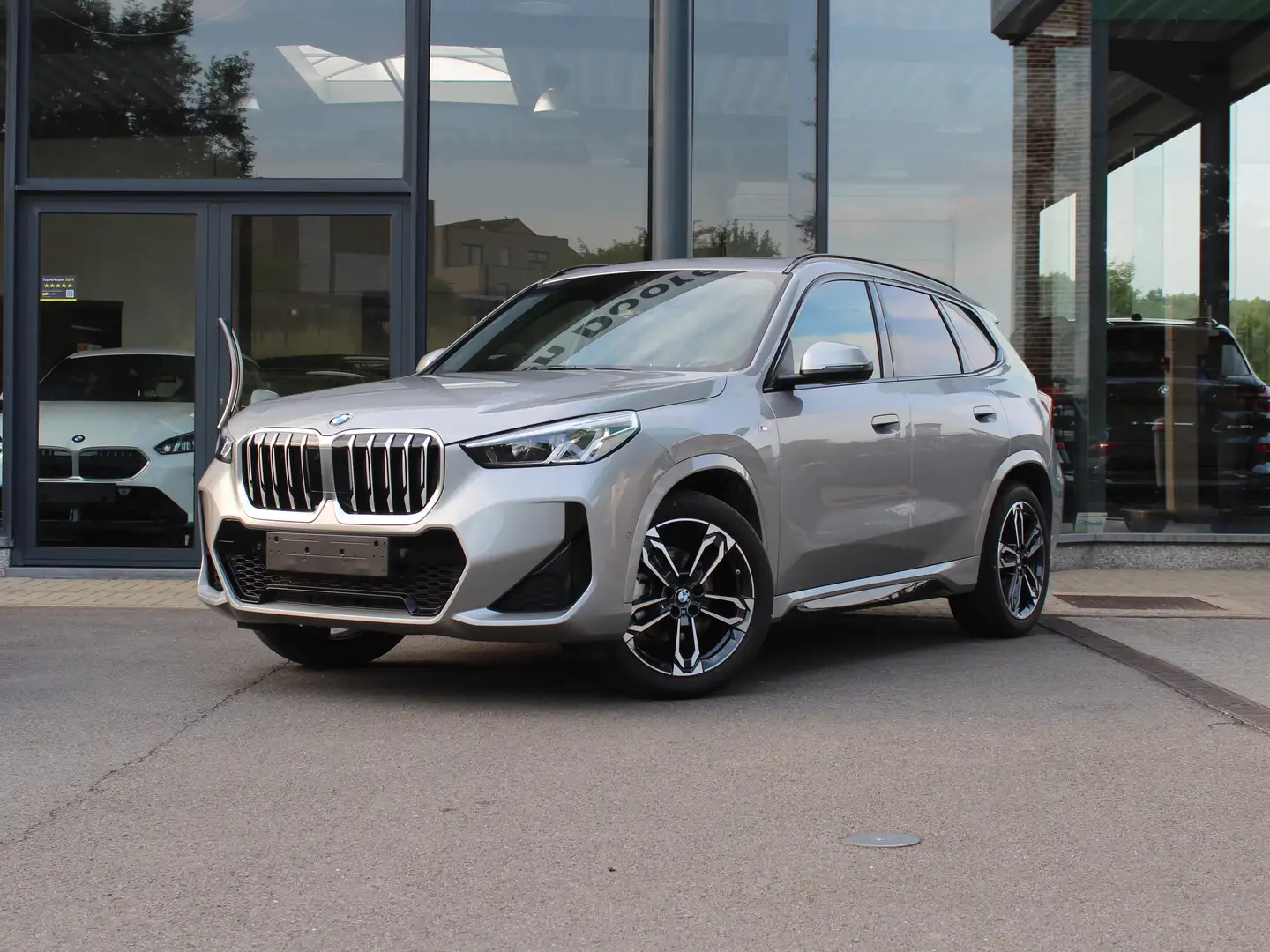 BMW X1 sDrive18i M Sport / PANODAK / TREKHAAK / DODE HOEK Grijs - 1