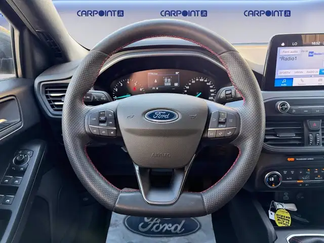 Ford Focus view 12