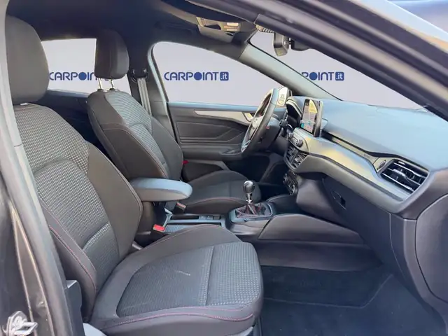 Ford Focus view 15