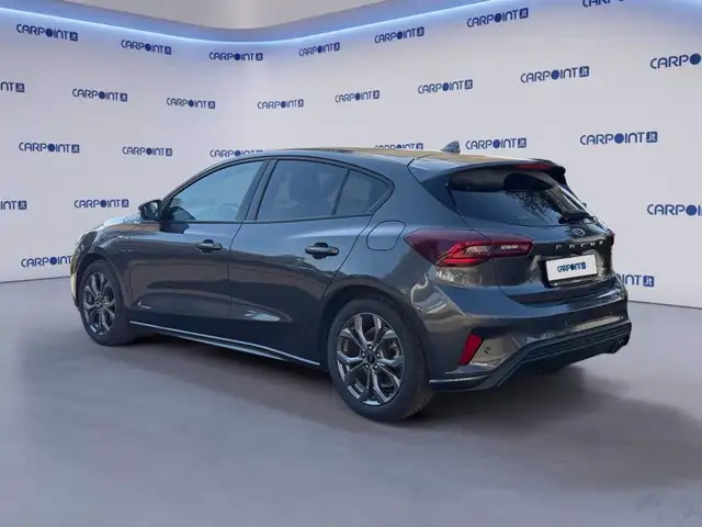 Ford Focus view 3