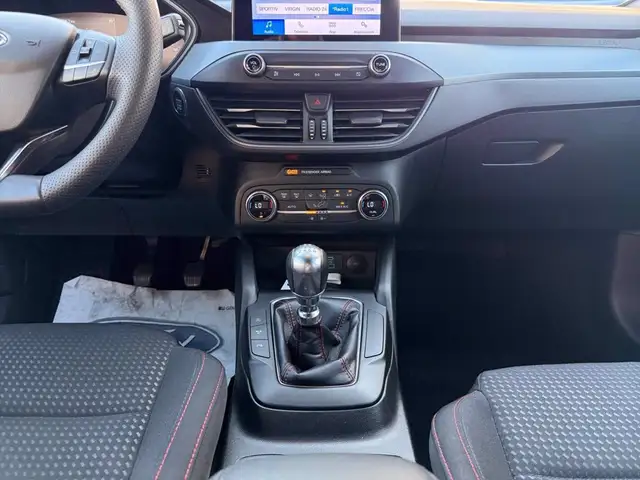 Ford Focus view 11