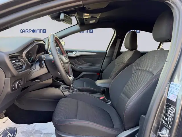 Ford Focus view 9