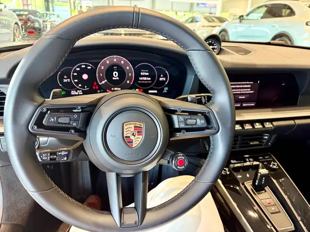 Porsche 911 view 14