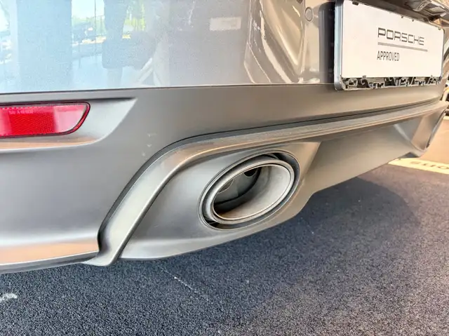 Porsche 911 view 9
