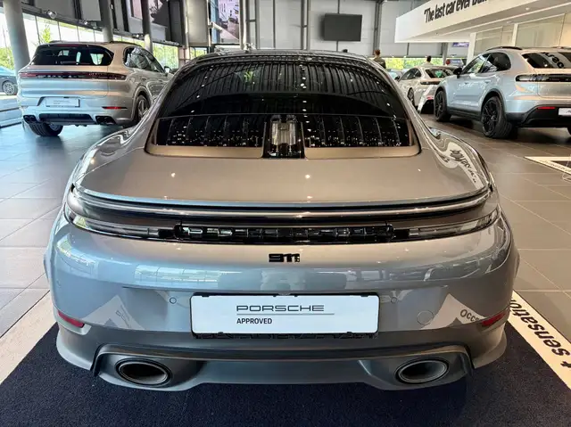 Porsche 911 view 6