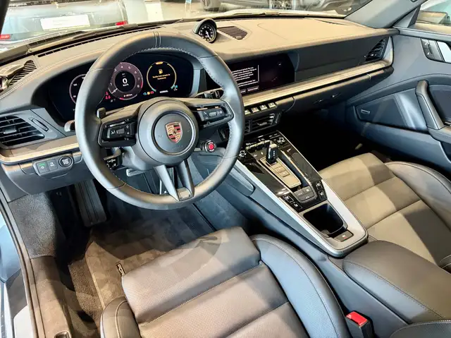 Porsche 911 view 13