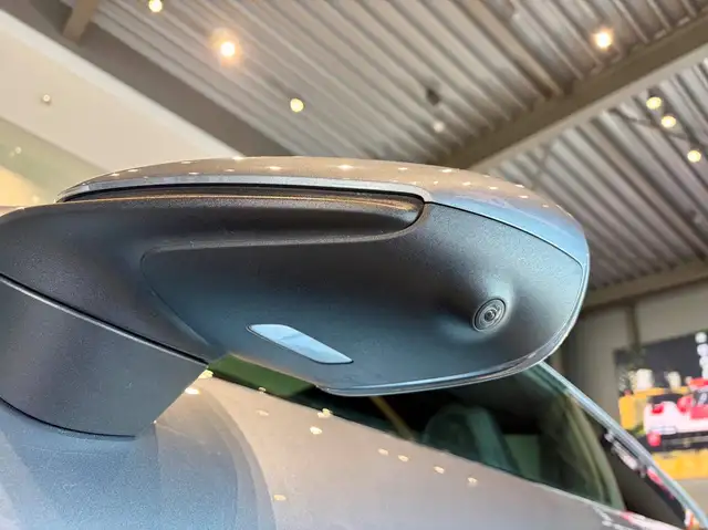 Porsche 911 view 8
