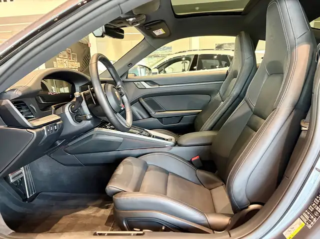 Porsche 911 view 12
