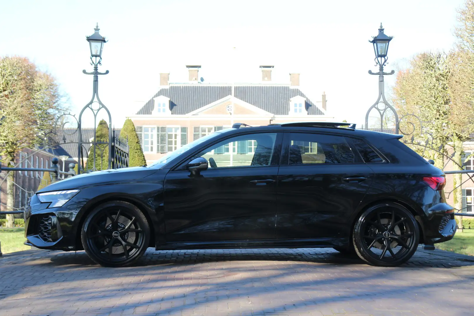 Audi RS3 Sportback 2.5 TFSI RS3 400PK QUATTRO | PANO DAK | Zwart - 2