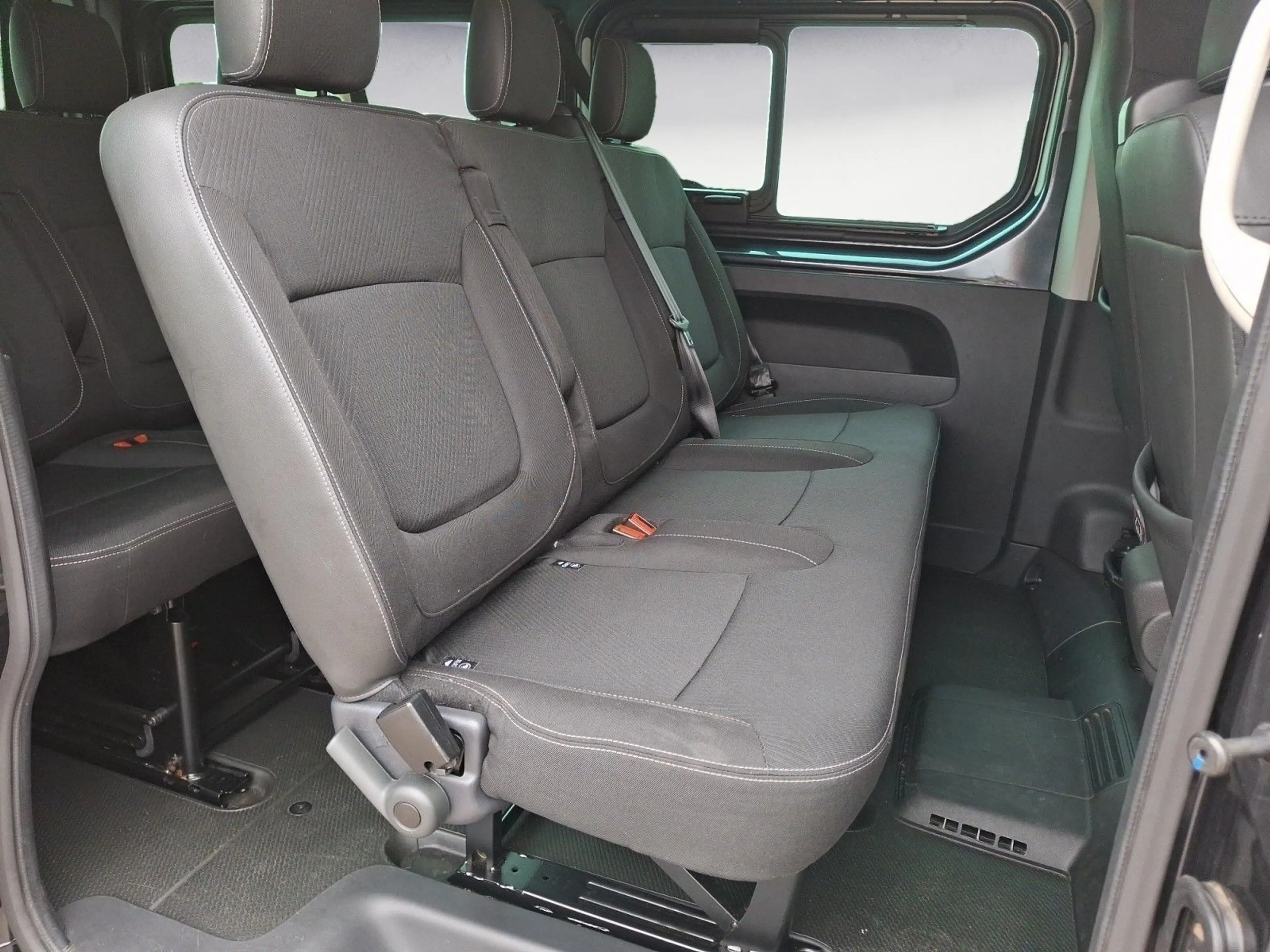 Nissan Primastar 2.0 Diesel 9-SITZER*KEYLESS*ENTRY NAVI — photo 14