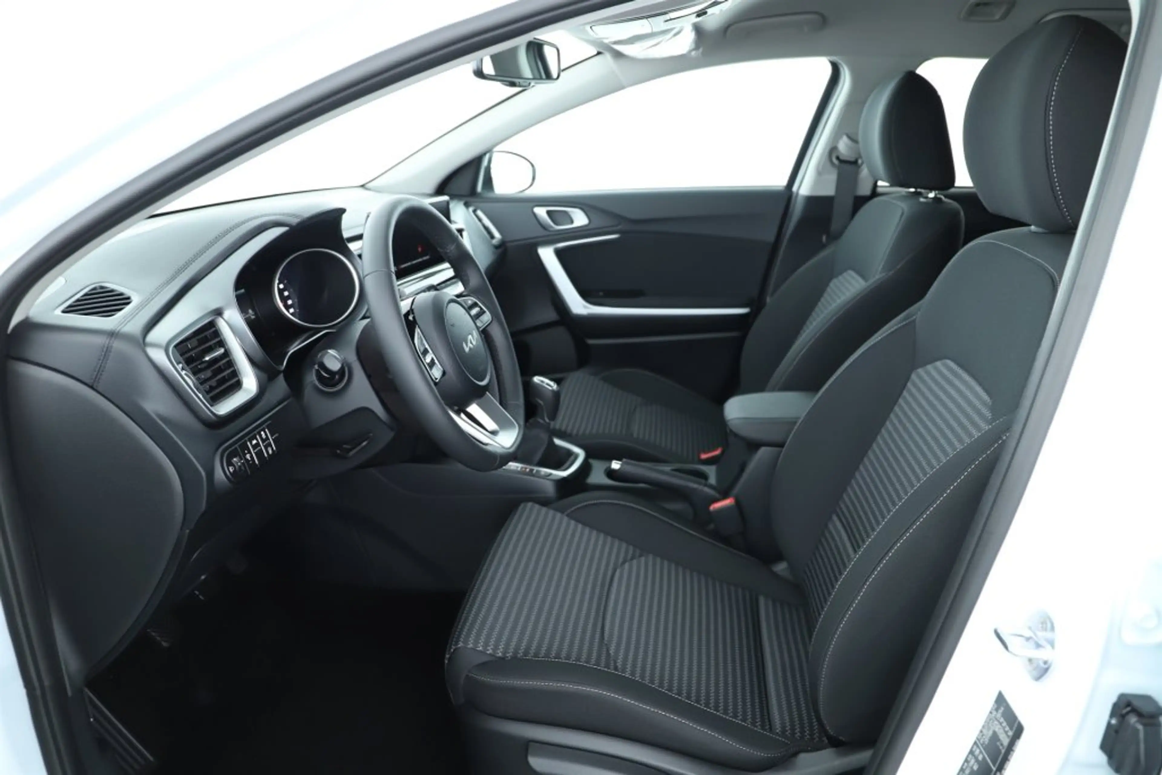 Kia Ceed SW / cee'd SW CEEDSW 1.0 TGDI Silber NUR 9.836 KM — photo 14