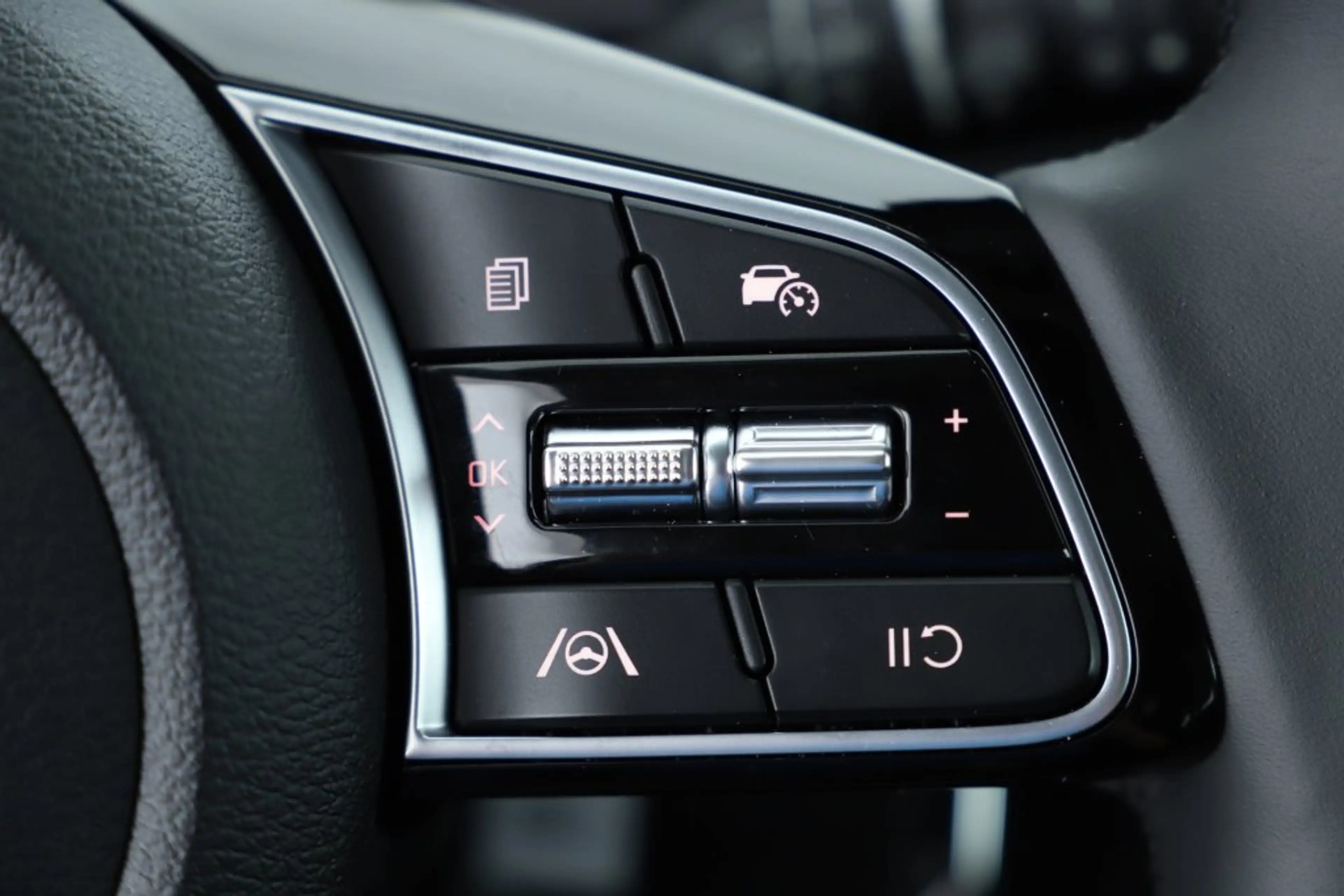 Kia Ceed SW / cee'd SW CEEDSW 1.0 TGDI Silber NUR 9.836 KM — photo 5