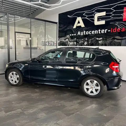 BMW 1 Series view 4
