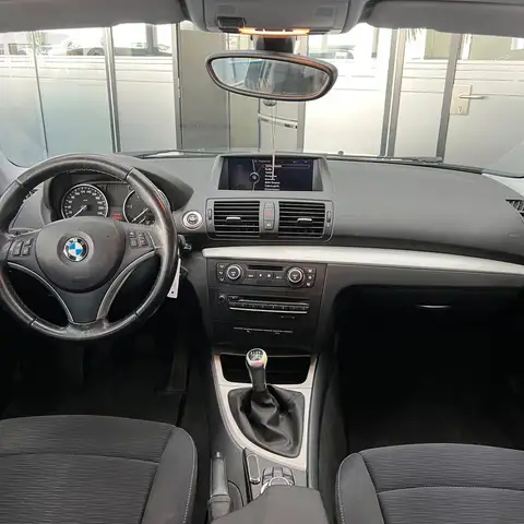 BMW 1 Series view 11