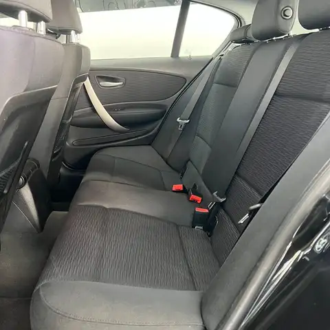 BMW 1 Series view 14