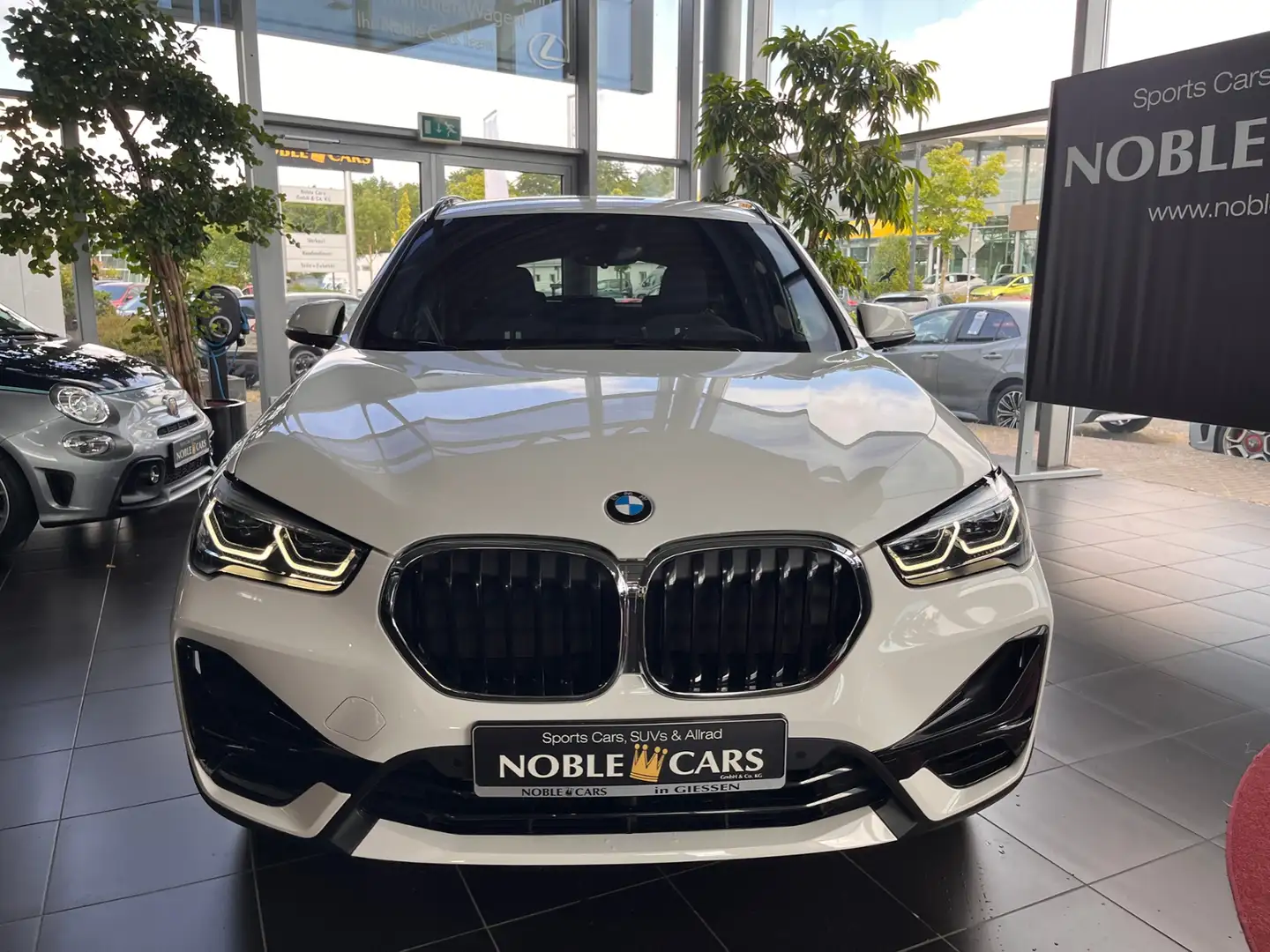 BMW X1 xDrive 20 i Sport Line AHK HUD ACC LED Blanco - 2