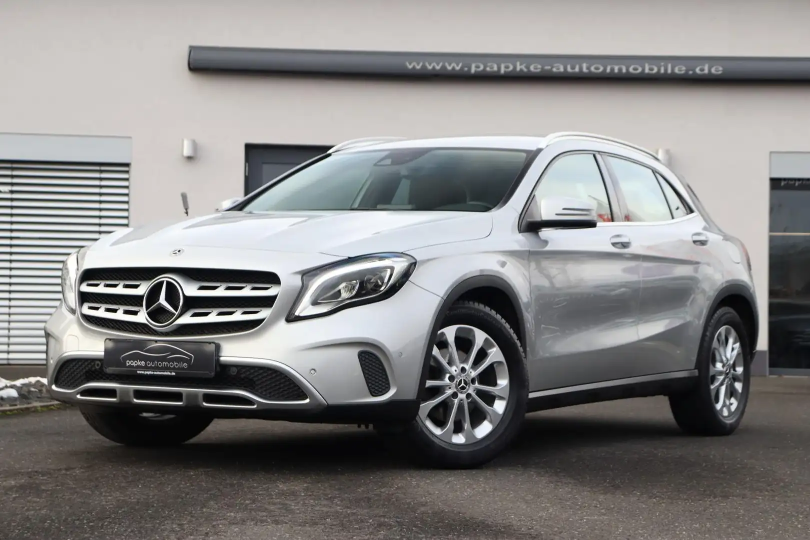 Mercedes-Benz GLA 200 Urban +LED+AHK+BUSINESS+ASSIST+TEMPOMAT+ Silber - 2