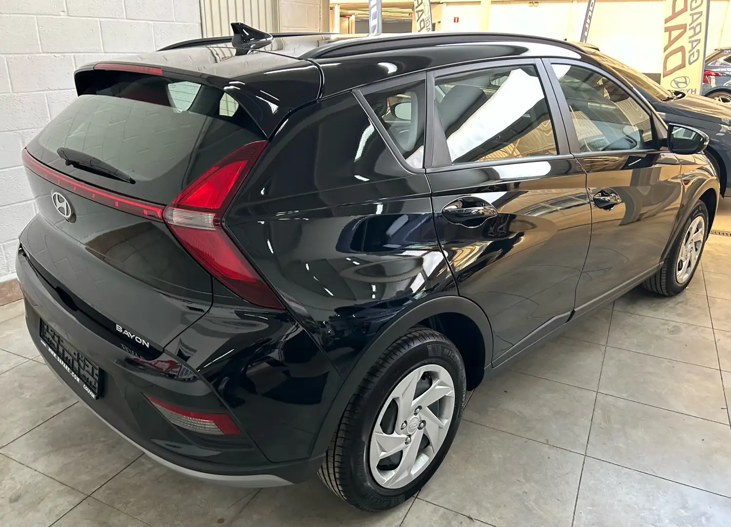 Hyundai BAYON TWIST 1.0 T-GDi 100CV - NEUVE DE STOCK - 0 Km Zwart - 2
