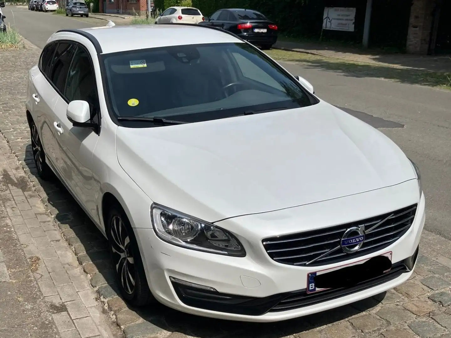 Volvo V60 V60 D2 Geartronic Momentum Blanc - 1