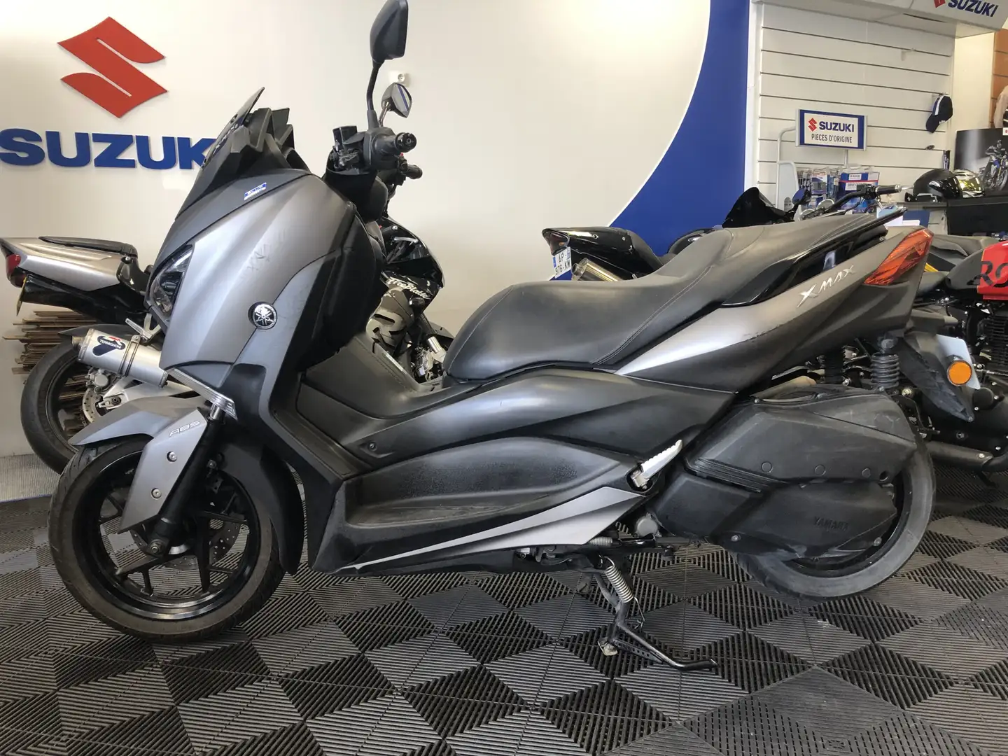 Yamaha X-Max 300 Gris - 2