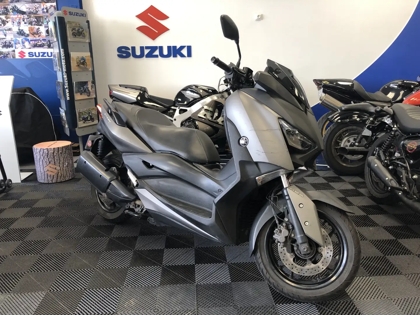 Yamaha X-Max 300 Gris - 1
