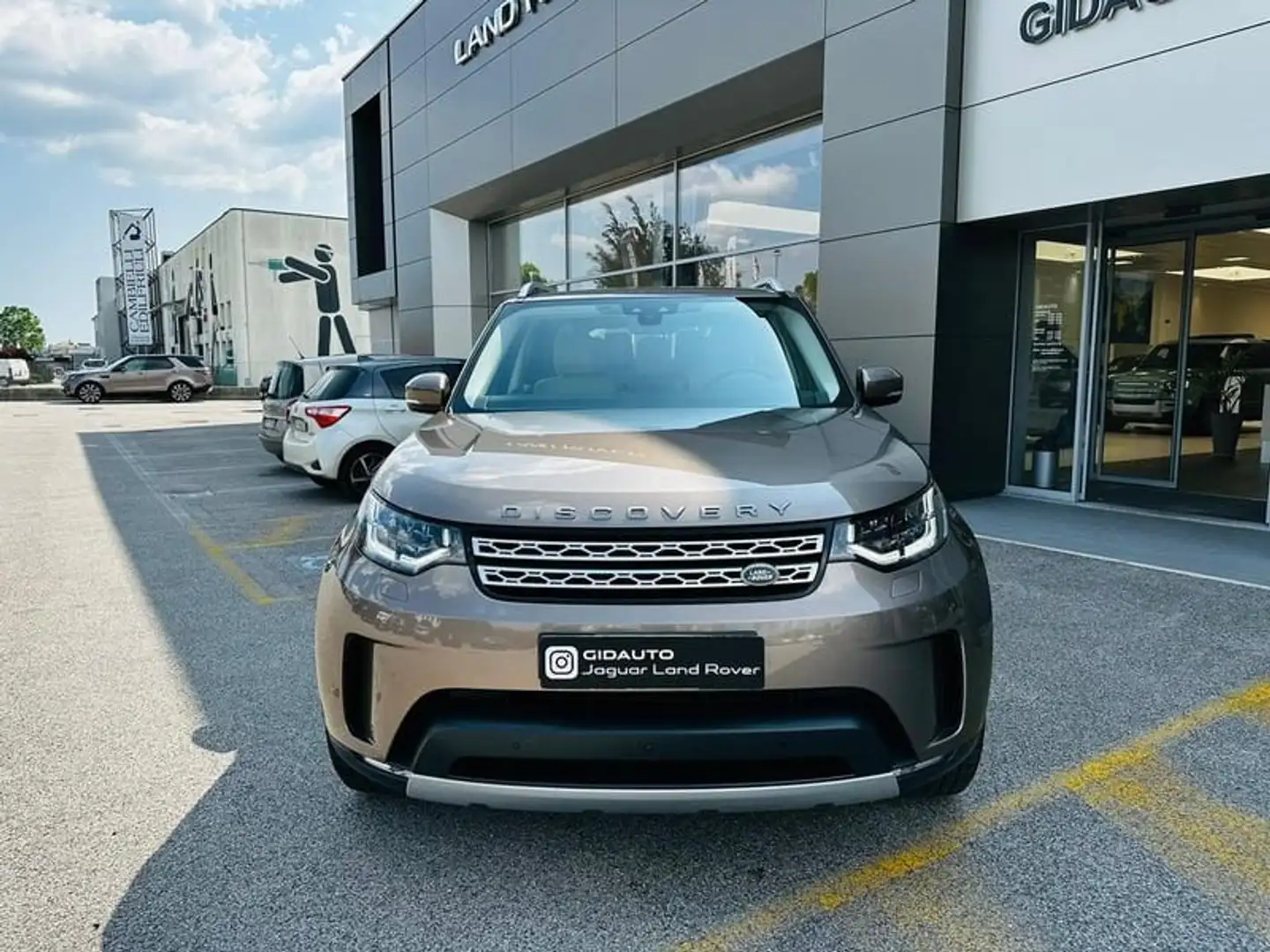 Land Rover Discovery D240 HSE 7 Posti Bronze - 2