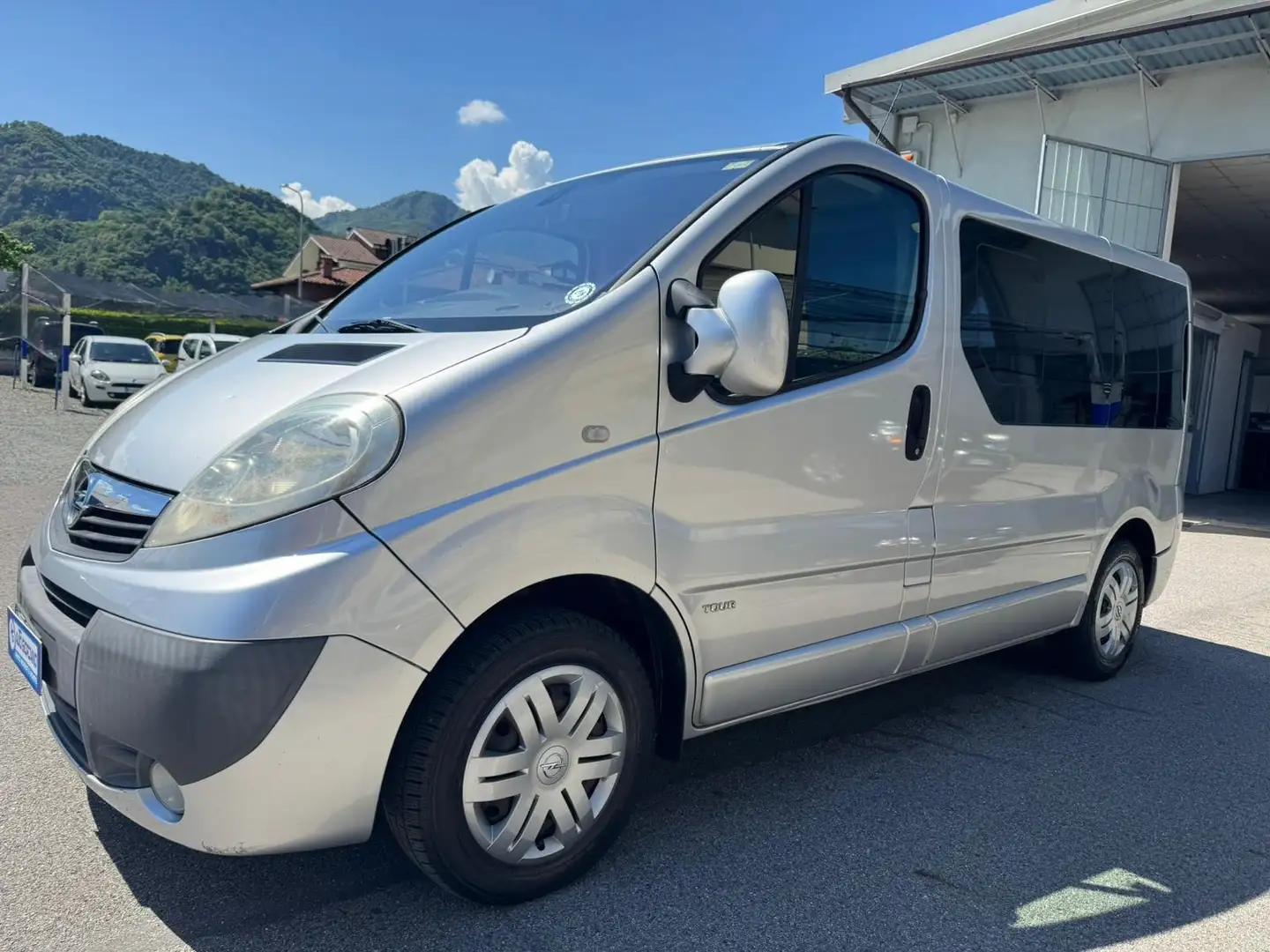 Opel Vivaro 2.5 CDTI 8 POSTI AUTOVETTURA Grigio - 1