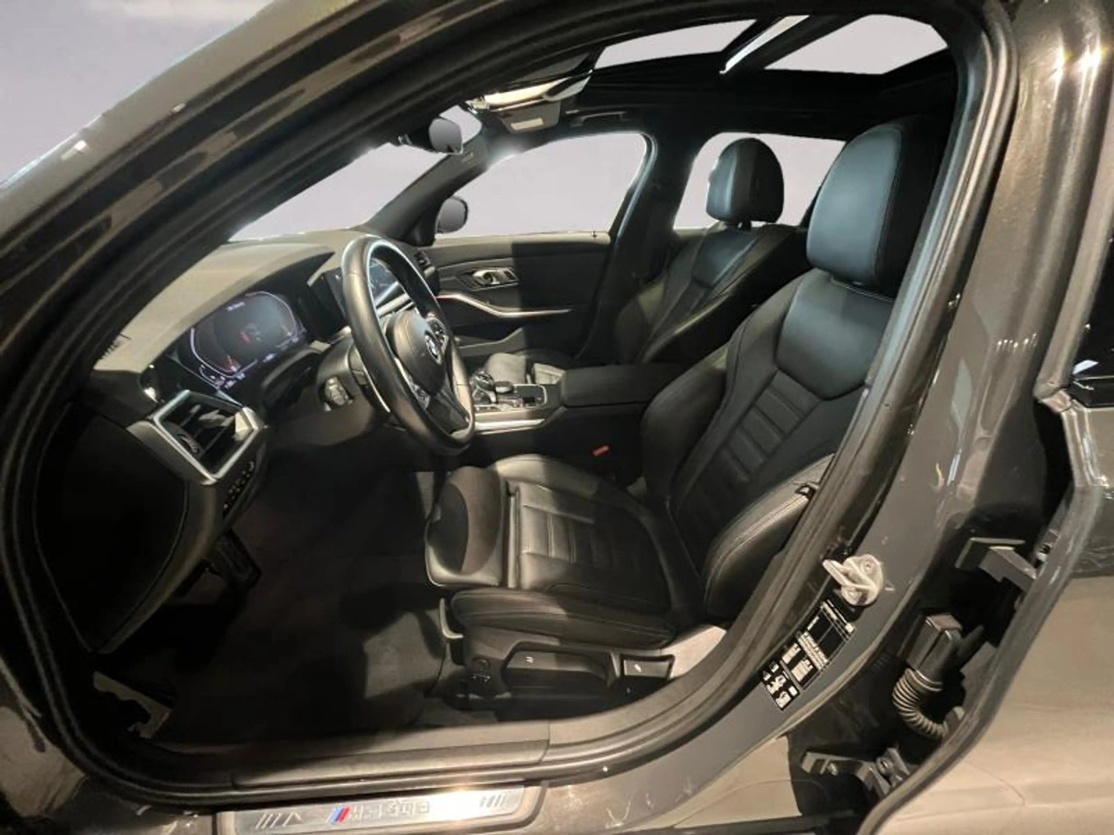 BMW 340 M340d xDrive Touring — photo 13