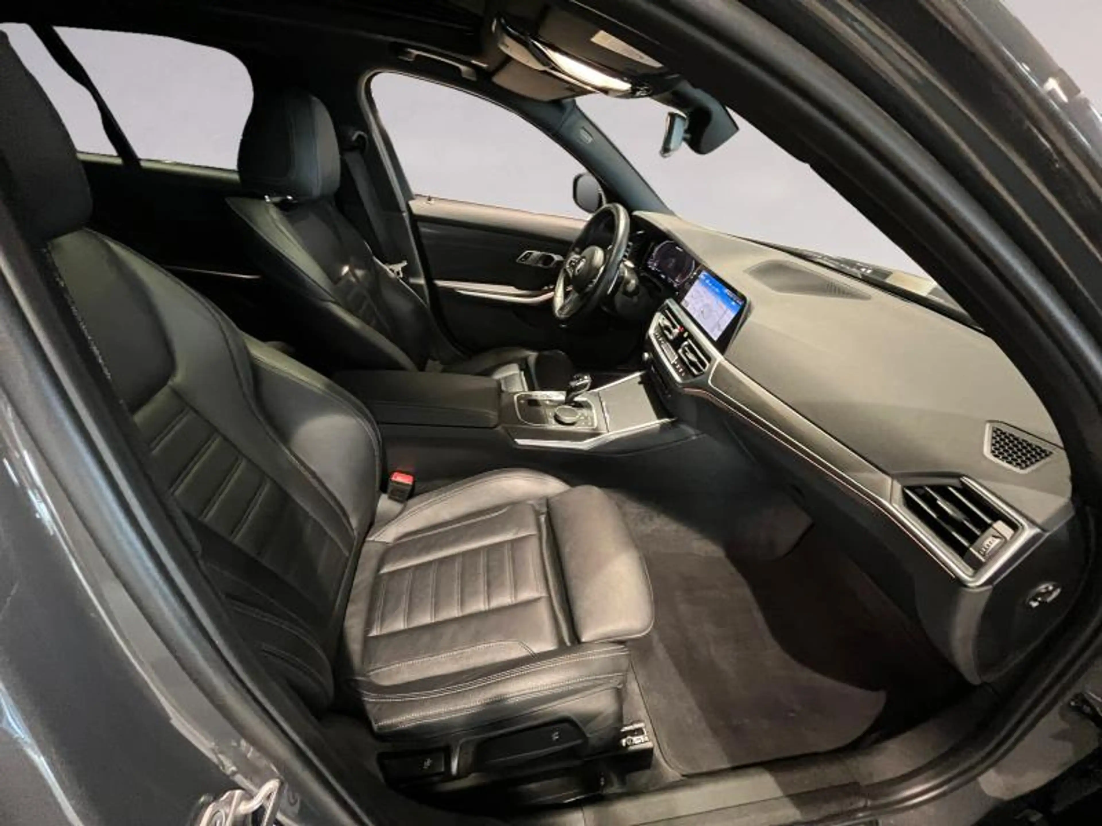BMW 340 M340d xDrive Touring — photo 15