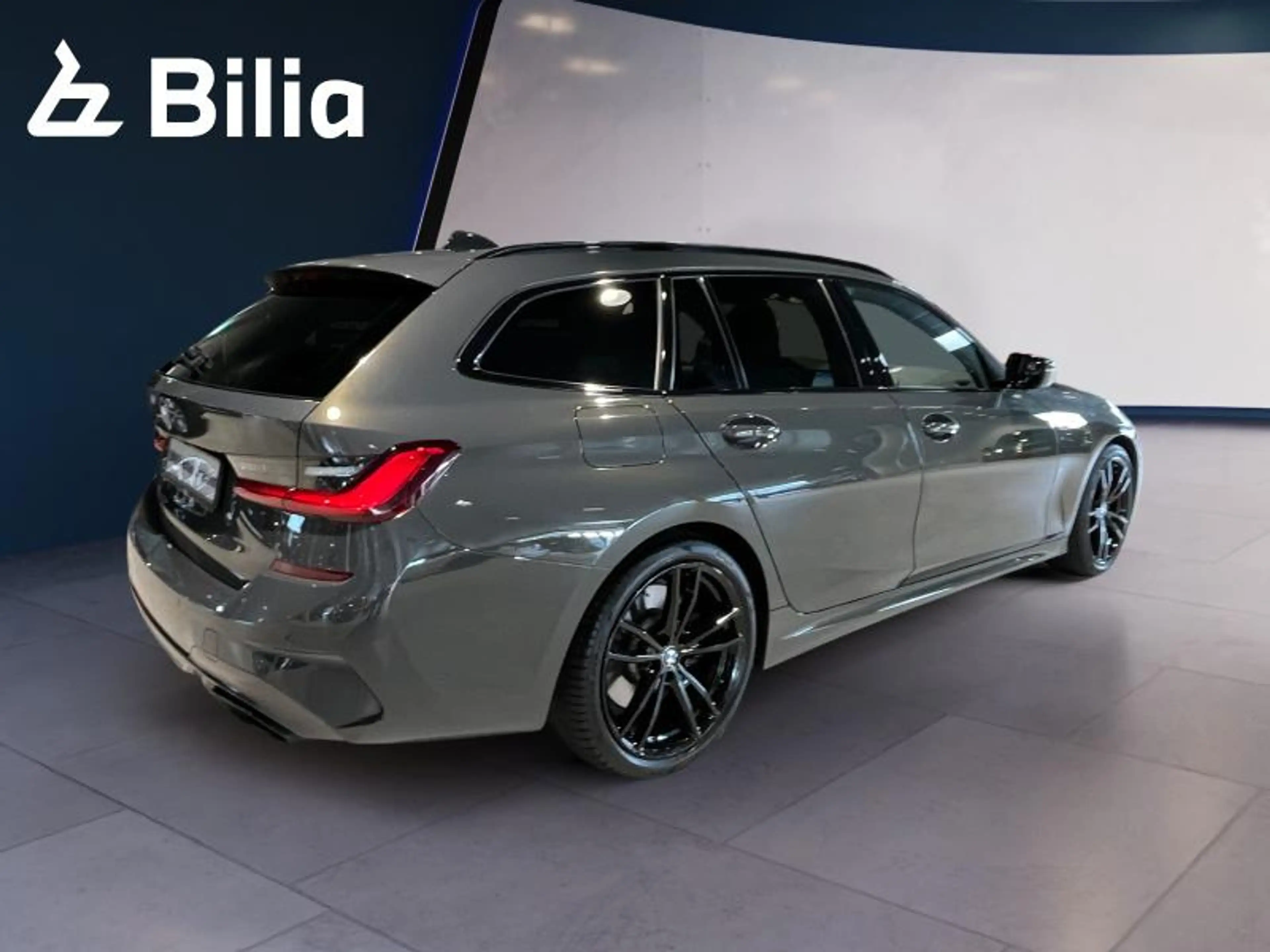 BMW 340 M340d xDrive Touring — photo 10