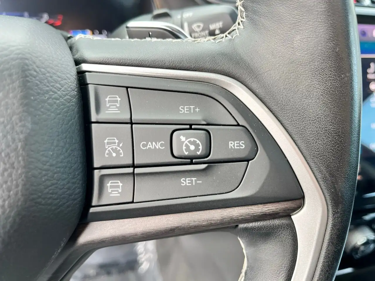 Jeep Grand Cherokee снимка Jeep Grand Cherokee