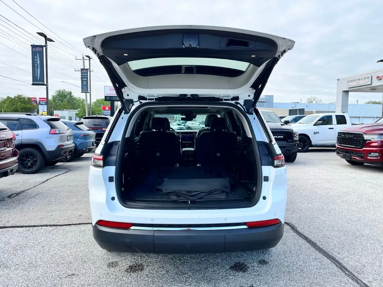 Jeep Grand Cherokee снимка Jeep Grand Cherokee