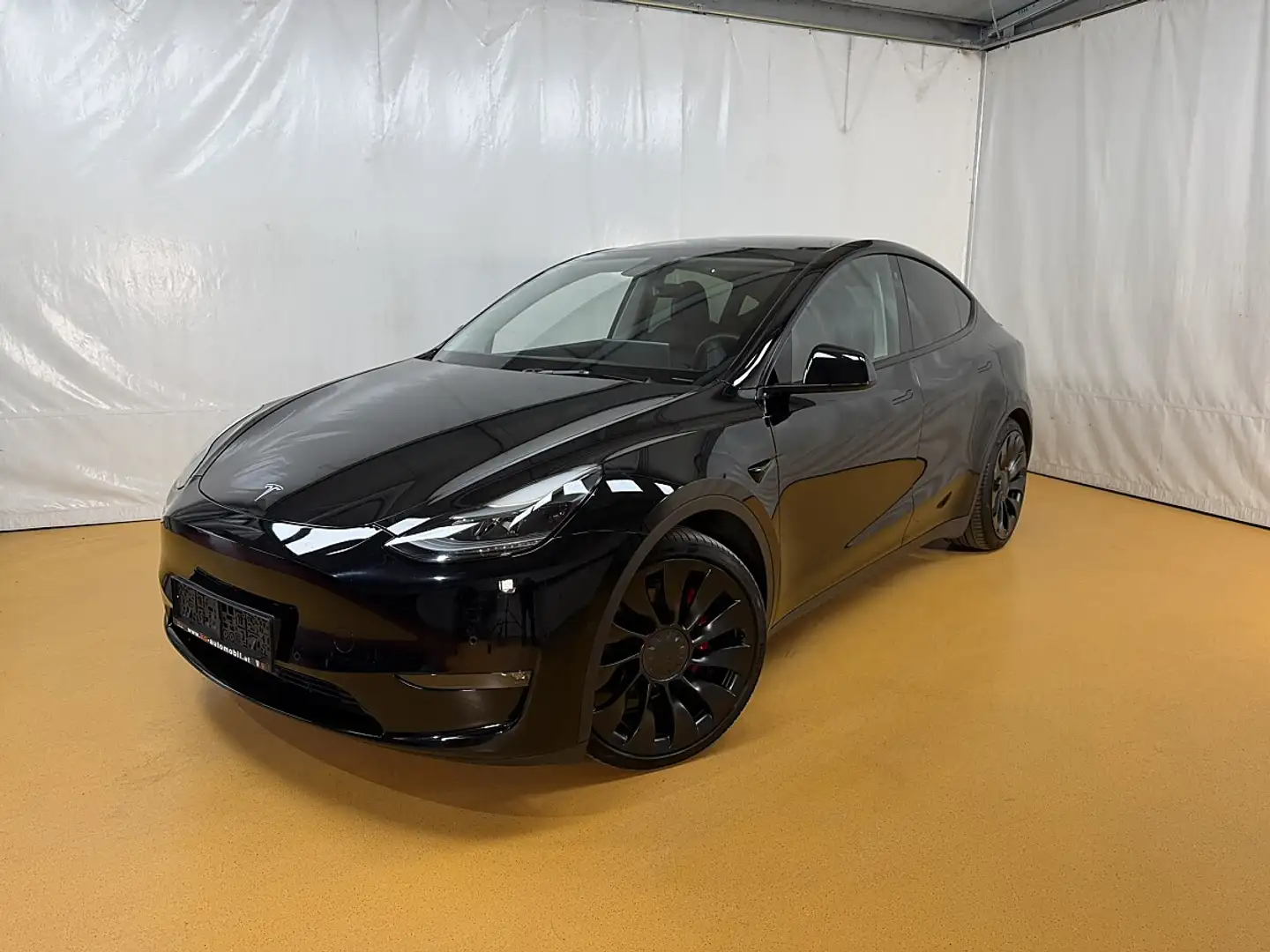 Tesla Model Y Dual Performance Dual AWD Schwarz - 1