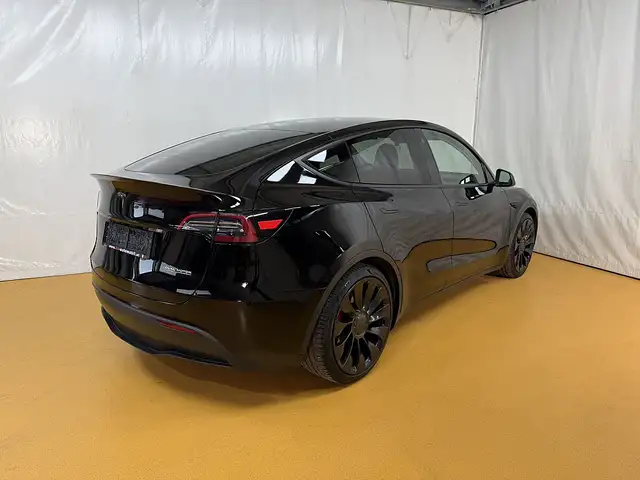 Tesla Model Y view 4