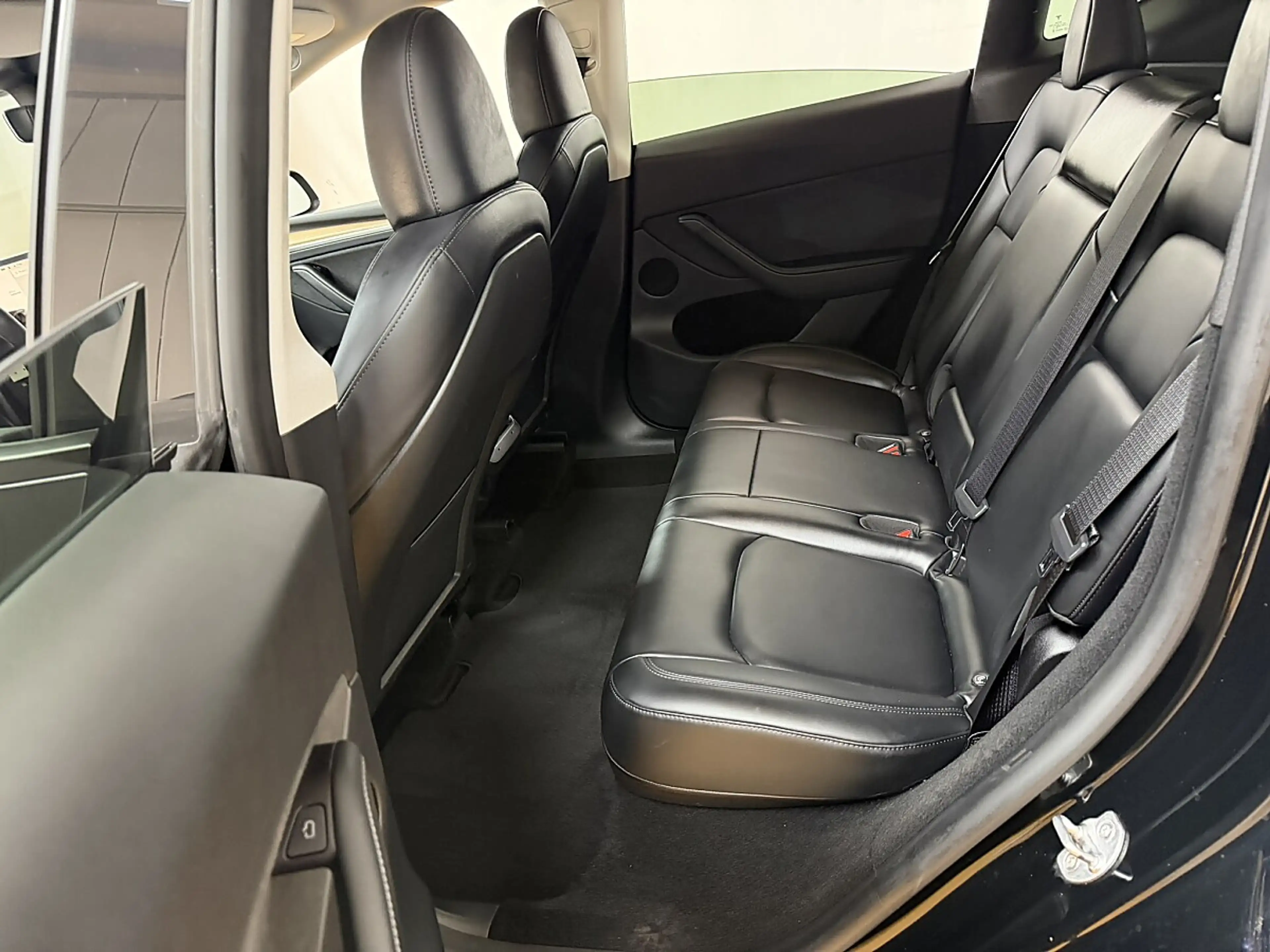 Tesla Model Y Dual Performance Dual AWD — photo 7