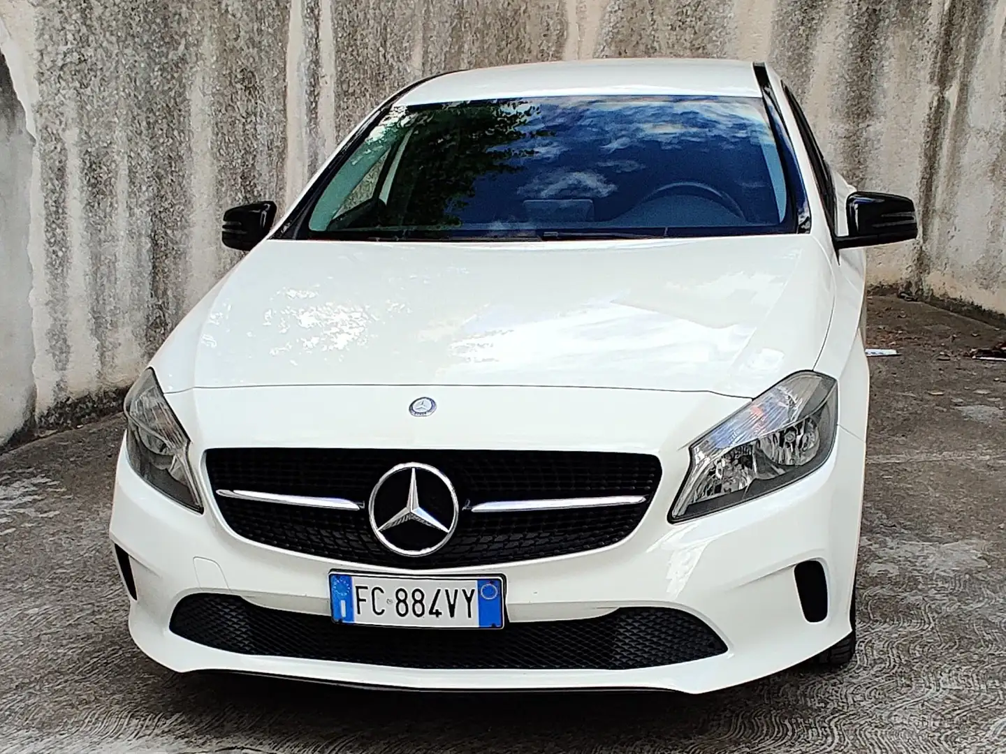 Mercedes-Benz 180 a 180 d White - 1