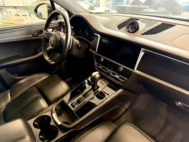 Porsche Macan view 13