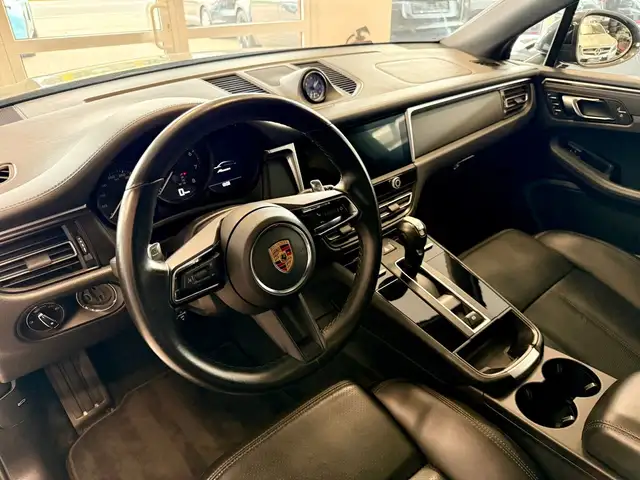 Porsche Macan view 14