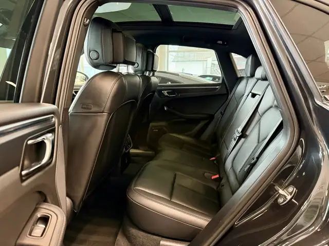 Porsche Macan view 9