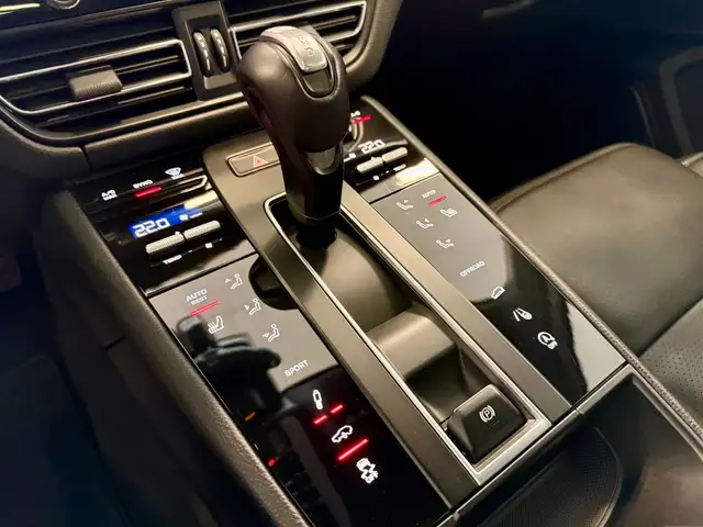 Porsche Macan view 20