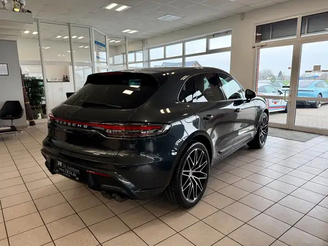 Porsche Macan view 5