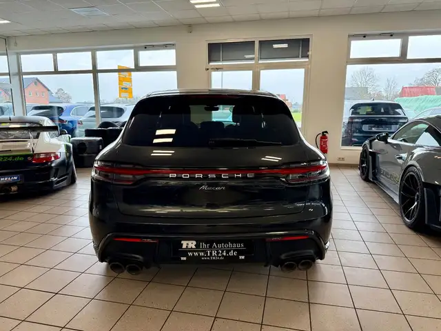 Porsche Macan view 4