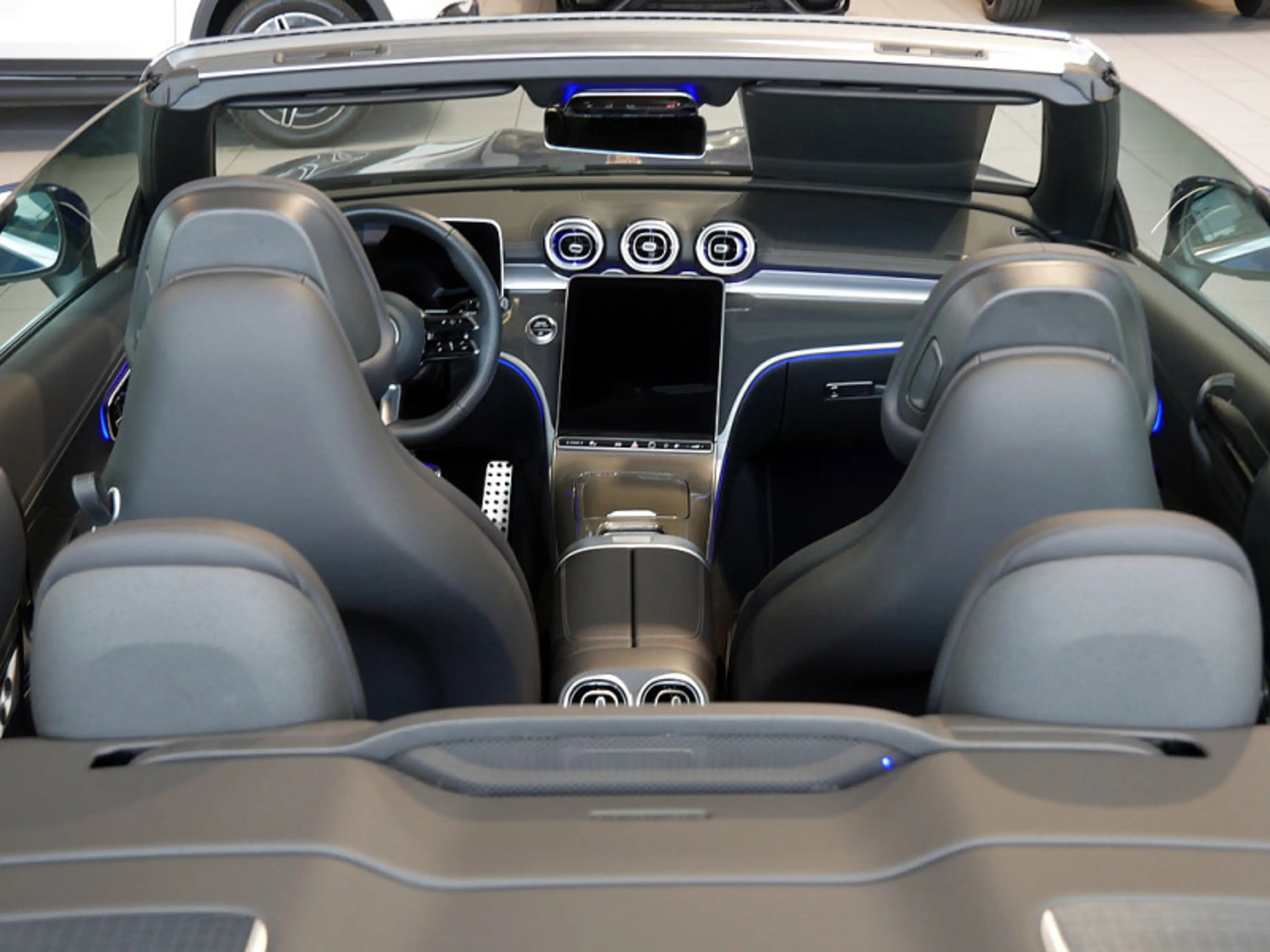 Mercedes-Benz CLE 300 4M Cabrio , AMG BURM MEMO DISTR KAMERA — photo 11