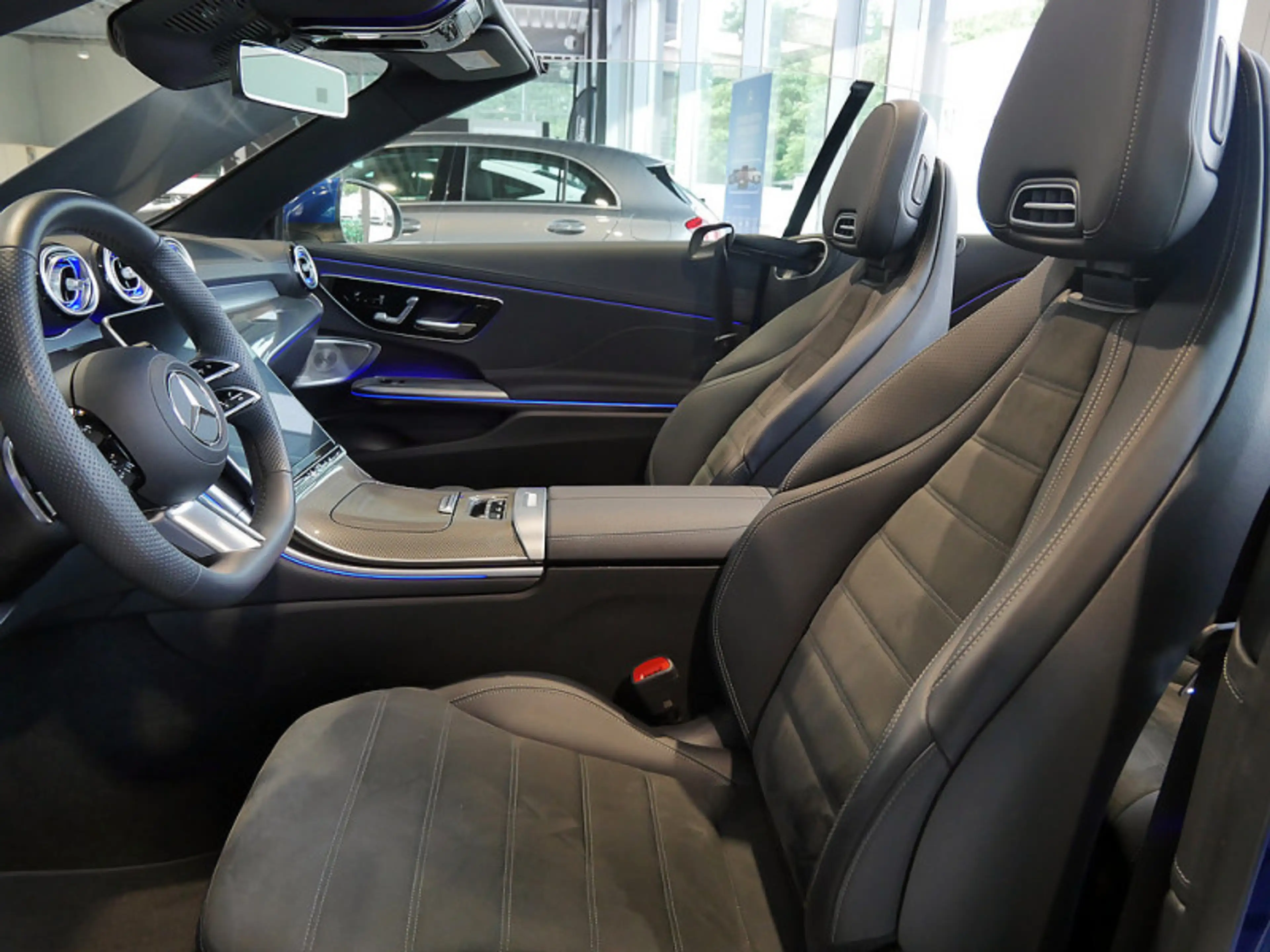 Mercedes-Benz CLE 300 4M Cabrio , AMG BURM MEMO DISTR KAMERA — photo 15