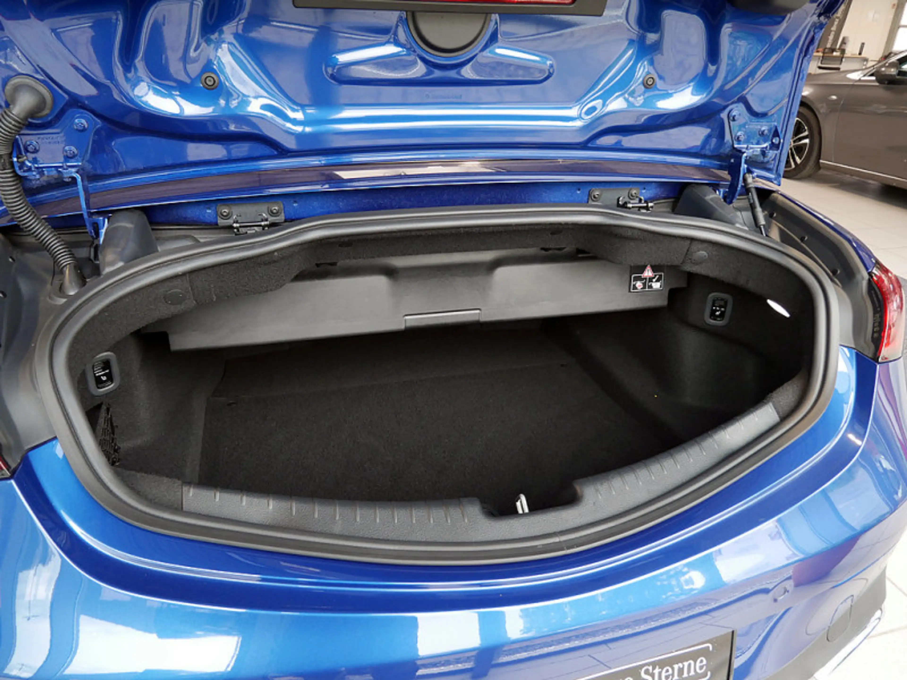 Mercedes-Benz CLE 300 4M Cabrio , AMG BURM MEMO DISTR KAMERA — photo 12