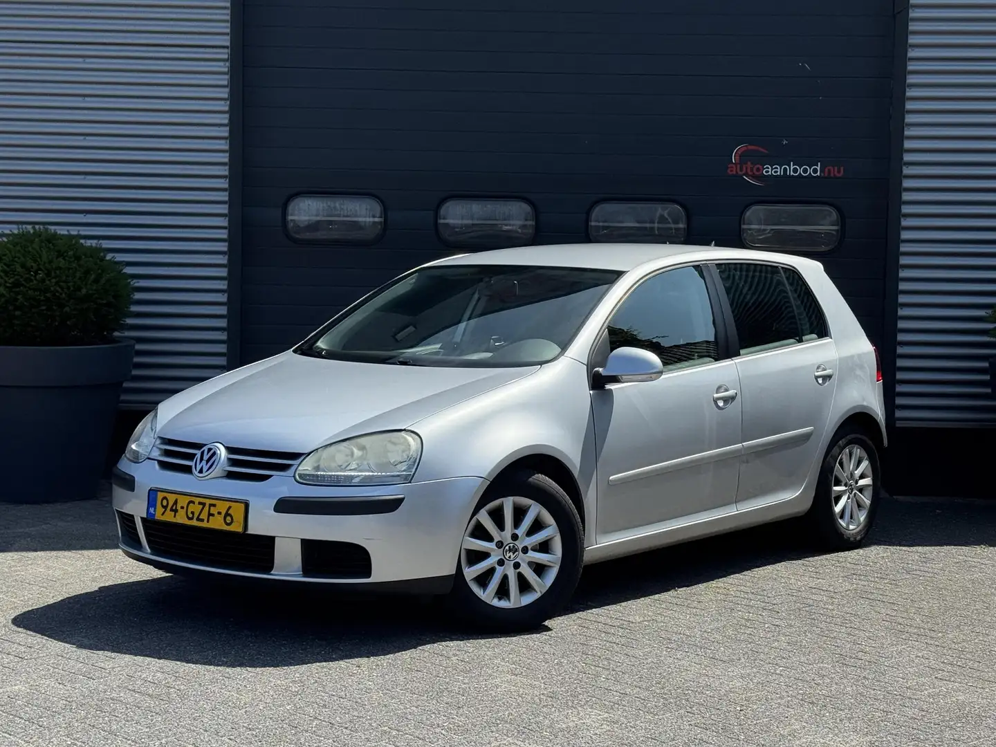 Volkswagen Golf 1.4 TSI Trendline | Airco | Cruise Control | Licht Grijs - 1